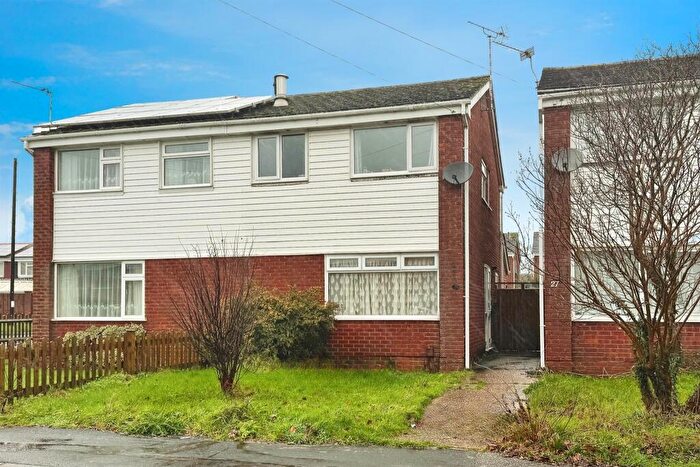 3 Bedroom Semi-Detached House For Sale In Oldbarn Close, Calmore, Southampton, SO40