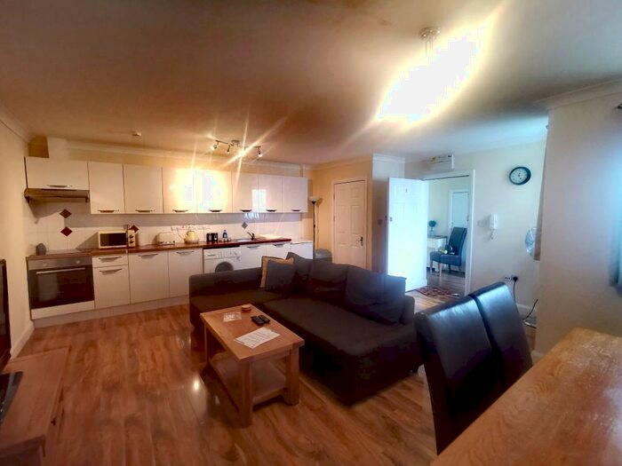 1 Bedroom Flat To Rent In High Street, Poole, BH15
