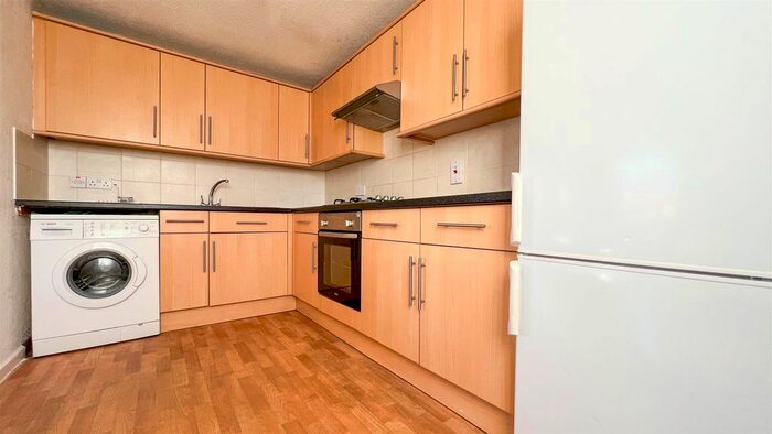 1 Bedroom Flat To Rent In Maple Close, Yeading, Hayes UB4