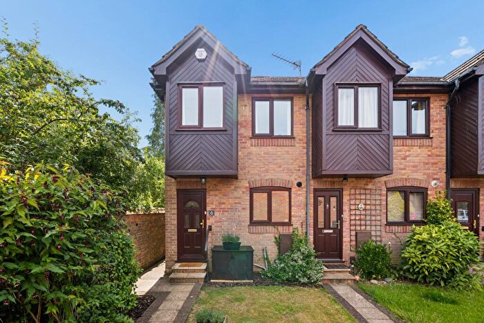 2 Bedroom End Of Terrace House For Sale In Hervines Court, Amersham, HP6