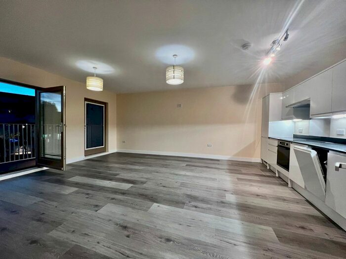 2 Bedroom Flat To Rent In Southwark Park Road, Bermondsey, SE16