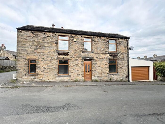2 Bedroom Character Property For Sale In Salt Pye Cottage, Wood Street, Skelmanthorpe, HD8