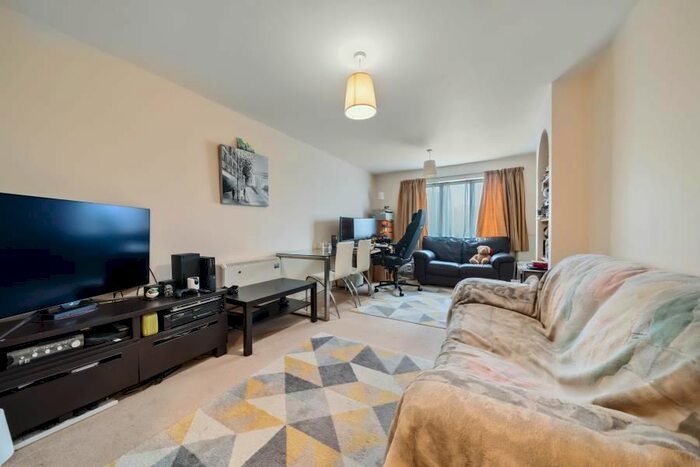 2 Bedroom Flat To Rent In Cross Road, London, SW19