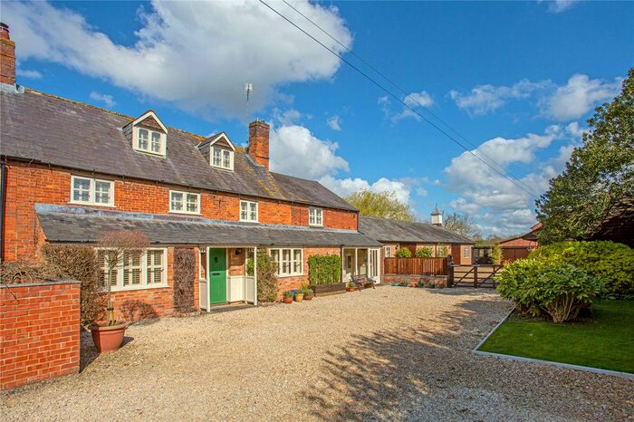 4 Bedroom Detached House For Sale In Aynho Road, Banbury, OX17
