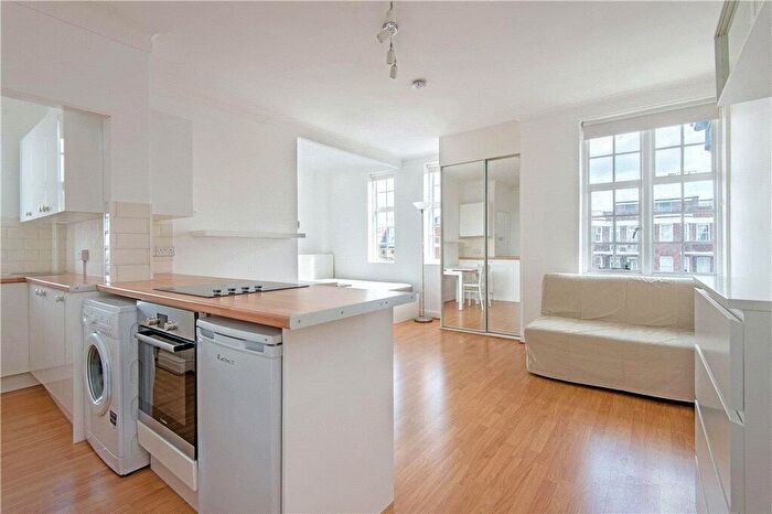 Flat To Rent In Mortimer Court, Abbey Road, NW8
