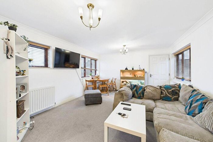 2 Bedroom Apartment To Rent In Queens Road, Farnborough, Hampshire, GU14