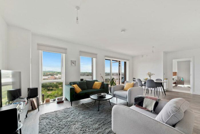 3 Bedroom Apartment To Rent In Newham London, E16