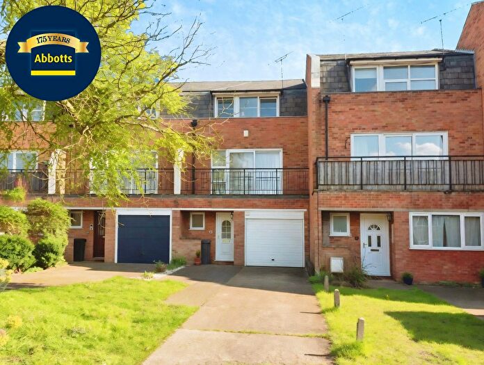 4 Bedroom Town House To Rent In Parklands Drive, Chelmsford, CM1