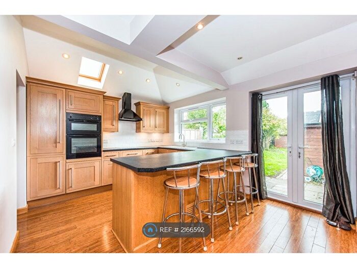 4 Bedroom Semi-Detached House To Rent In Shinfield Rise, Reading, RG2