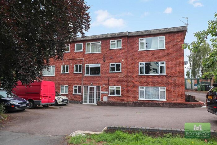 2 Bedroom Apartment To Rent In Holmewood Close, Kenilworth, CV8