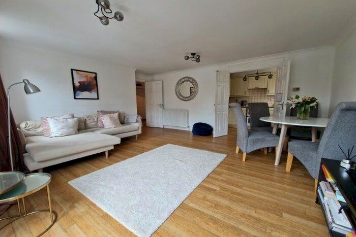 2 Bedroom Flat To Rent In High Road, London, E18