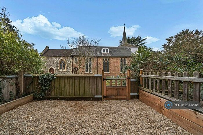 1 Bedroom Flat To Rent In Warwick Place, Thames Ditton, KT7