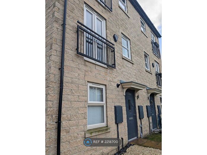 2 Bedroom Terraced House To Rent In Holts Crest Way, Leeds, LS12