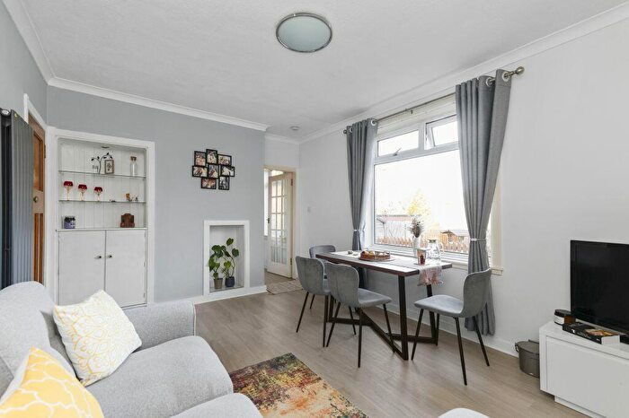 2 Bedroom Flat For Sale In Carrick Knowe Gardens, Carrick Knowe, Edinburgh, EH12