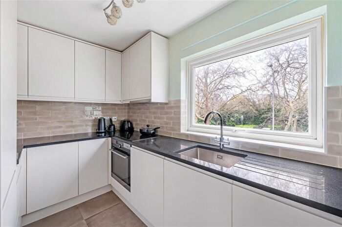 1 Bedroom Flat To Rent In Battersea Bridge Road, London, SW11