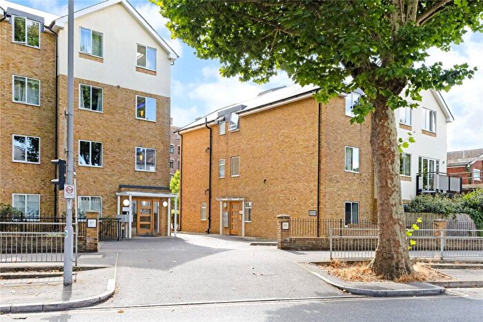 2 Bedroom Flat To Rent In Maple Road, Surbiton, KT6