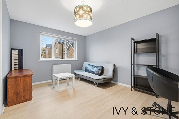 1 Bedroom Flat For Sale In Telegraph Place, London, Greater London, E14