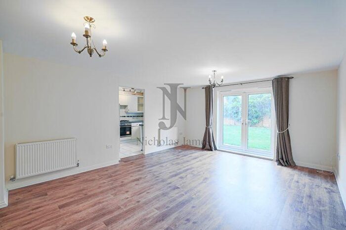 2 Bedroom Flat To Rent In Woodville Court, Stafford Close, Oakwood, N14
