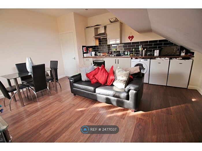 2 Bedroom Flat To Rent In Cardigan Road, Leeds, LS6