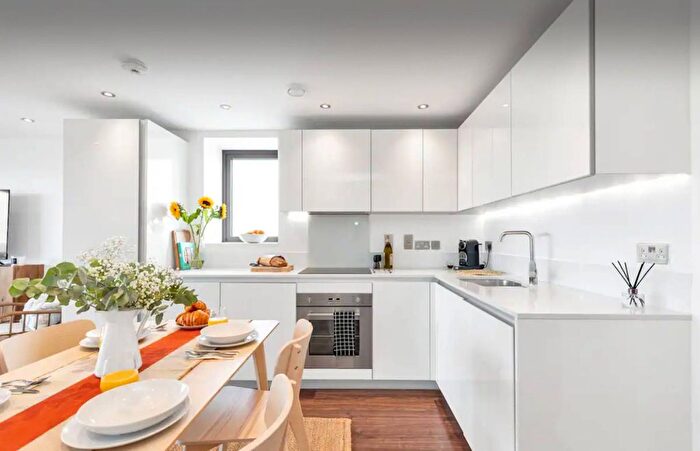 2 Bedroom Flat For Sale In Howson Court, South Bermondsey, London, SE1