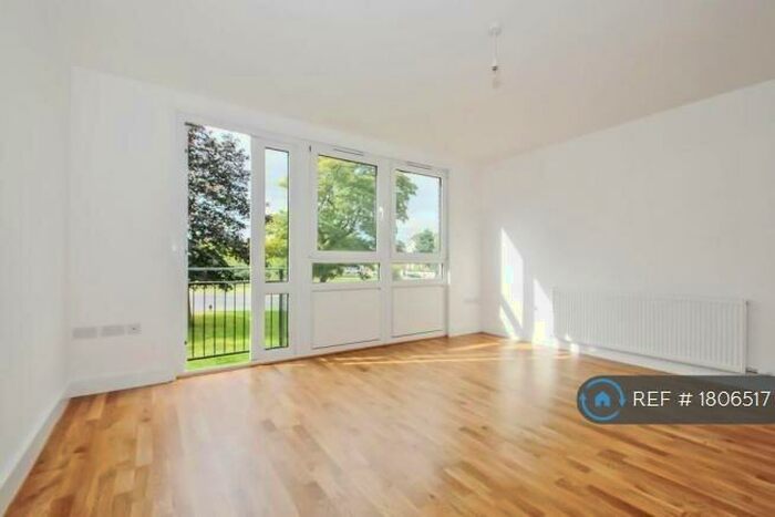 2 Bedroom Maisonette To Rent In Mandeville Close, London, SE3