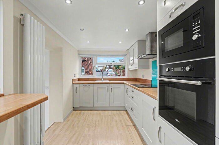 3 Bedroom Semi-Detached House For Sale In Rush Close, Walderslade, Chatham, ME5