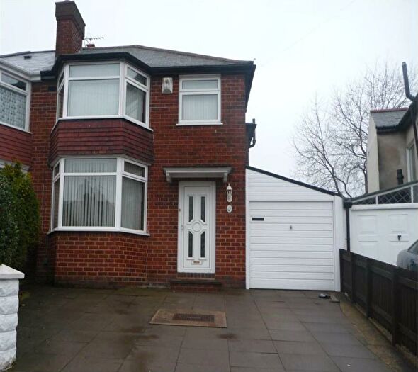 3 Bedroom House To Rent In Ermington Crescent, Birmingham, B36