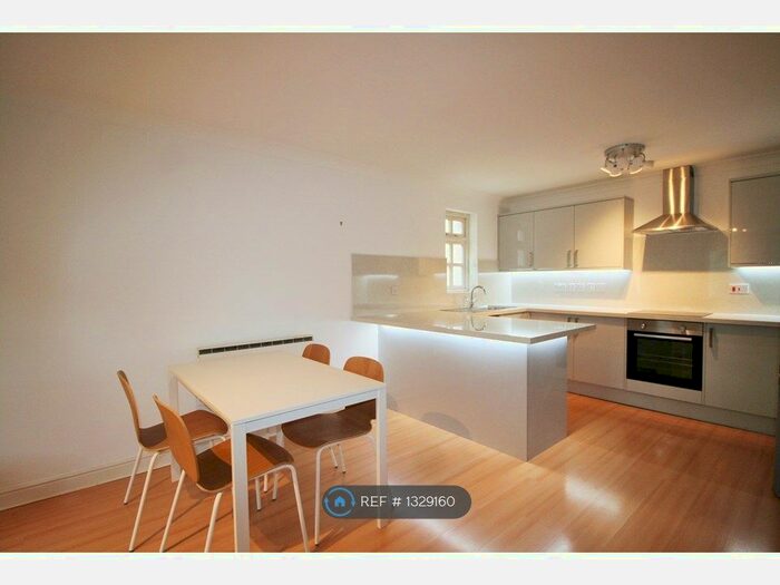 2 Bedroom Flat To Rent In Hadfield Close, Manchester, M14