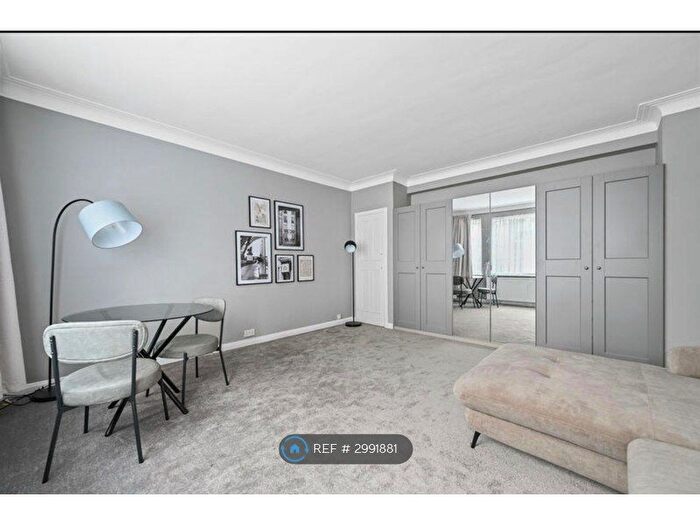 Studio To Rent In Hamilton Court, London, W9