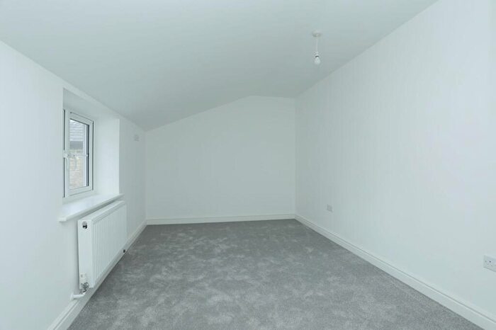 1 Bedroom Flat For Sale In Flat Railway House, Railway Close, CT16