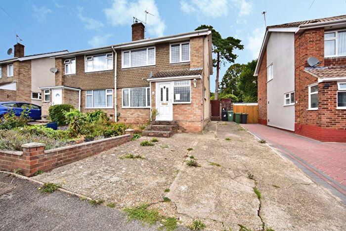 3 Bedroom Semi Detached House For Sale In Charlbury Close, Maidstone, Kent, ME16