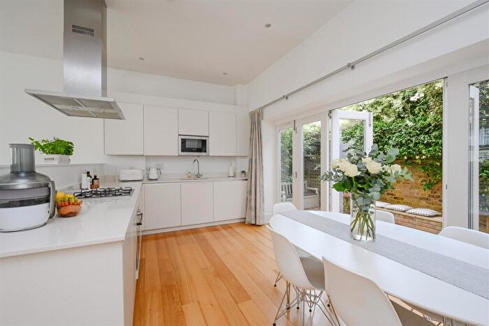 1 Bedroom Flat For Sale In Wallorton Gardens, East Sheen, SW14
