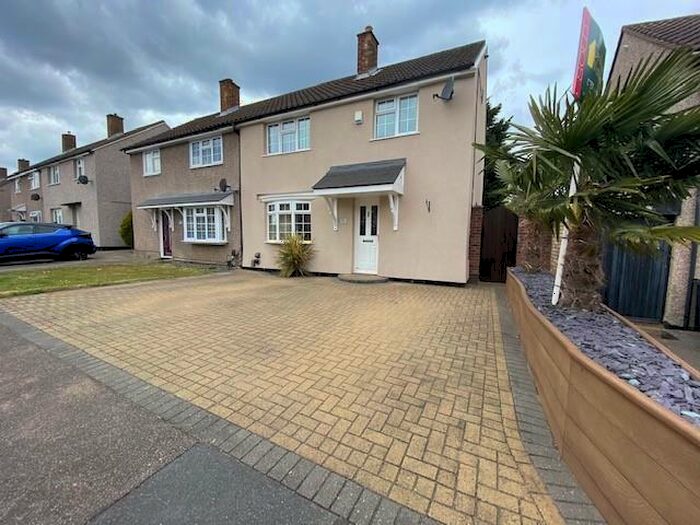 3 Bedroom House To Rent In Wooding Grove, Harlow, CM19