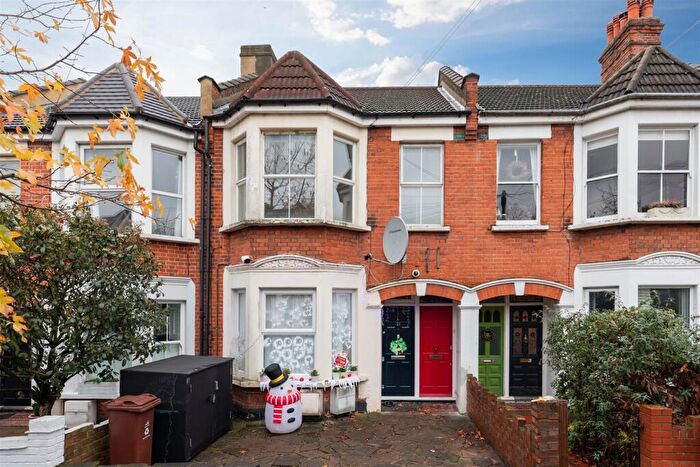 3 Bedroom Apartment To Rent In Howard Road, Walthamstow, E17