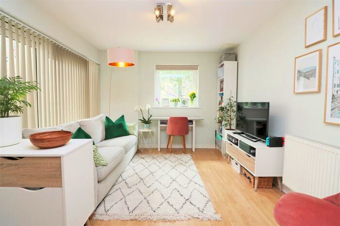 1 Bedroom Apartment To Rent In Tequila Wharf, Commercial Road, E14