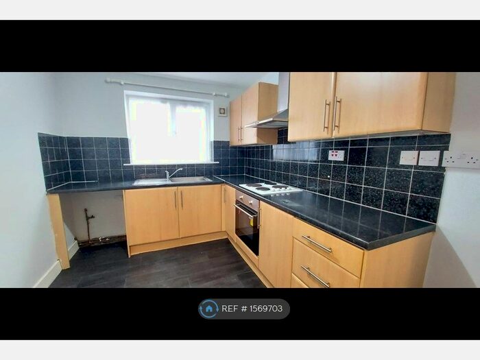 2 Bedroom Flat To Rent In Alderwood Avenue, Liverpool, L24