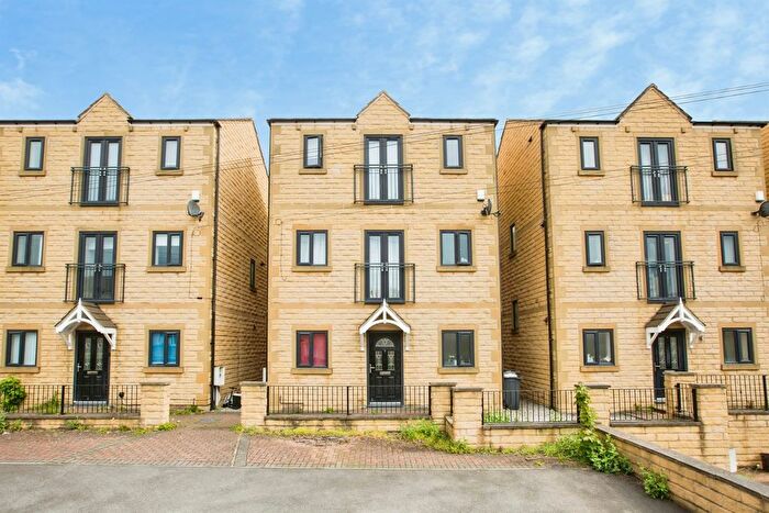 5 Bedroom Detached House For Sale In Claremount Road, Halifax, HX3