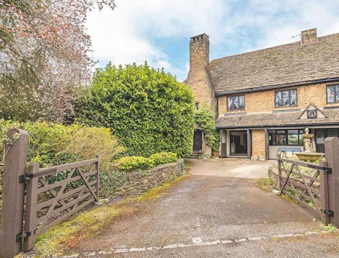 4 Bedroom Terraced House For Sale In River Road, Taplow, SL6