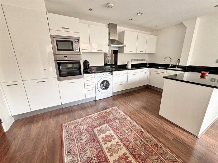 1 Bedroom Flat For Sale In Cottonfields, Barlow Moor Road, Didsbury, M20