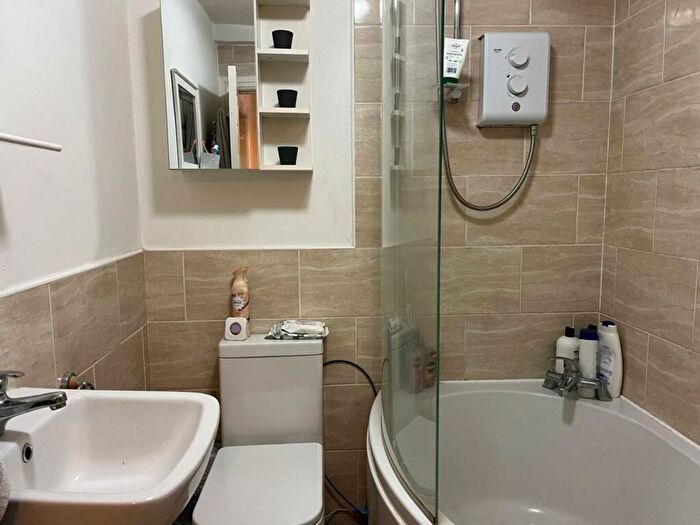 1 Bedroom Apartment To Rent In Plover Road, Lindley, Huddersfield, HD3