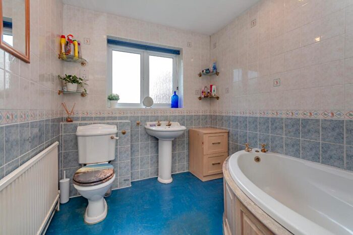 5 Bedroom Detached House For Sale In Chenies Avenue, Amersham, HP6