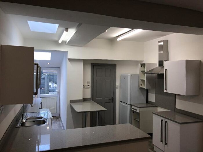 5 Bedroom House To Rent In Heeley Road, Selly Oak, Birmingham, West Midlands, B29