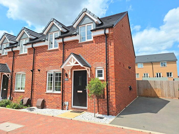 3 Bedroom Semi-Detached House For Sale In Geranium Croft, Biggleswade, SG18