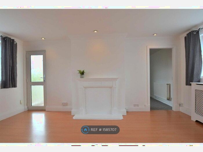 1 Bedroom Flat To Rent In Angle Ways, Stevenage, SG2