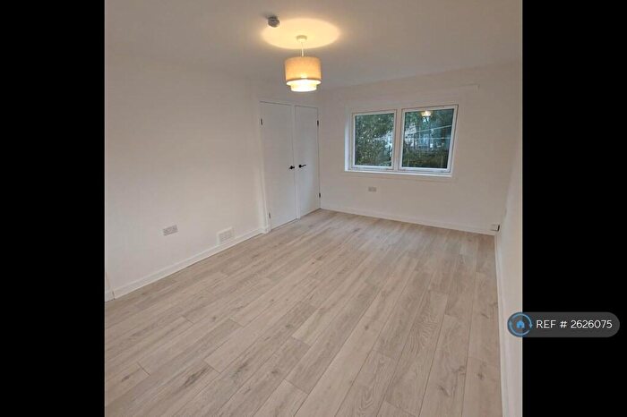 1 Bedroom Flat To Rent In Bothwell Place, Paisley, PA2