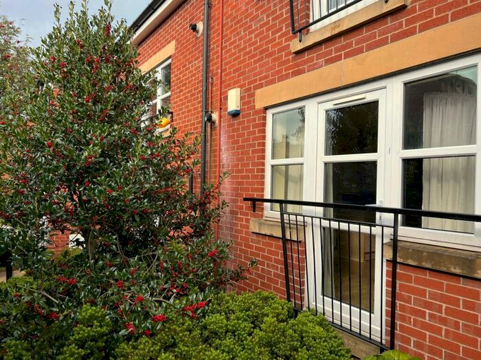 2 Bedroom Flat To Rent In Abbey Court, Vicarage Mews, Kirkstall, Leeds, LS5