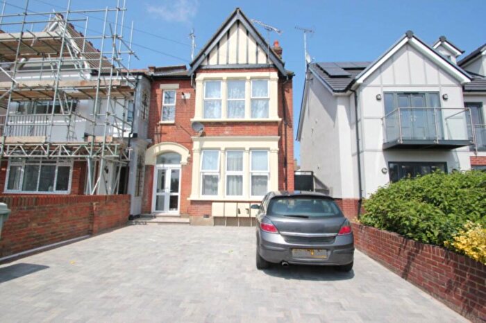 1 Bedroom Flat To Rent In Genesta Road, Westcliff On Sea, SS0