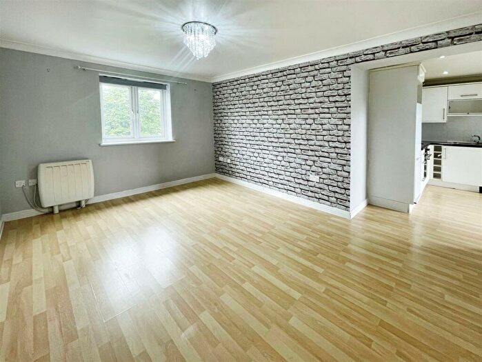 2 Bedroom Flat To Rent In Thames Road, Grays, RM17