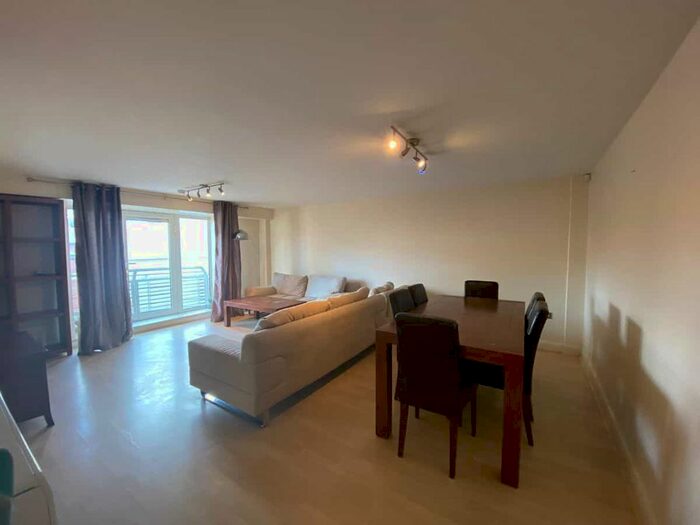 3 Bedroom Flat To Rent In Royal Plaza, Westfield Terrace, Sheffield, S1