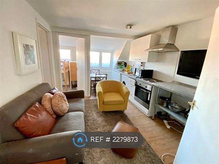 2 Bedroom Flat To Rent In New Cross Road, London, SE14